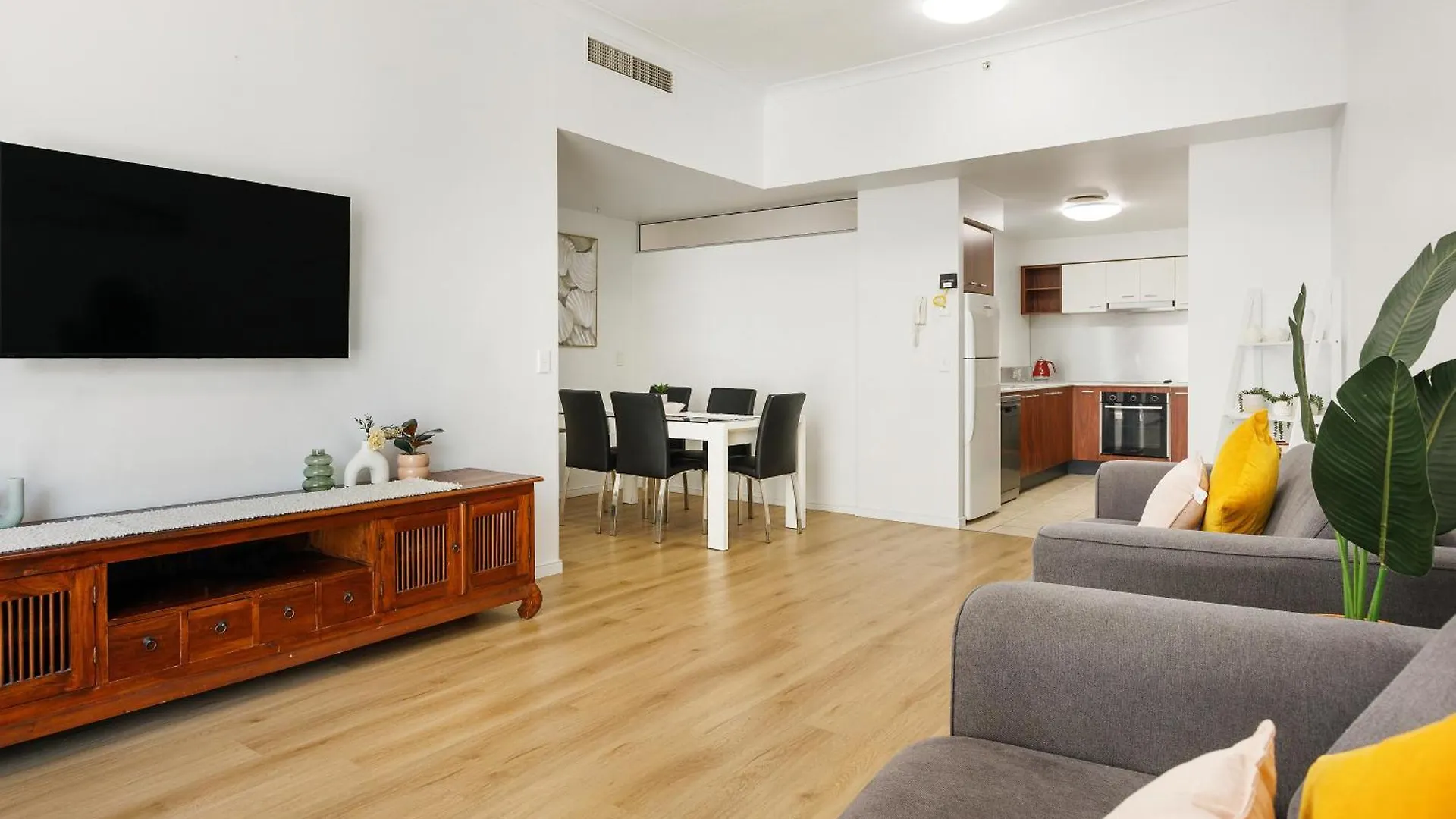 Surfers Paradise Getaway Amazing Resort Amenities Gold Coast Apartment